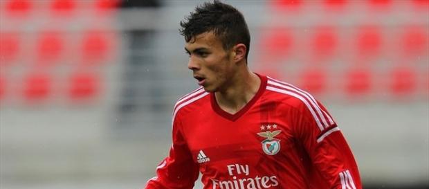 Diogo Gonçalves em destaque no ataque do Benfica Diogo Gonçalves em destaque no ataque do Benfica