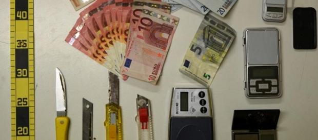 Droga e denaro sequestrati a Caltanissetta Droga e denaro sequestrati a Caltanissetta