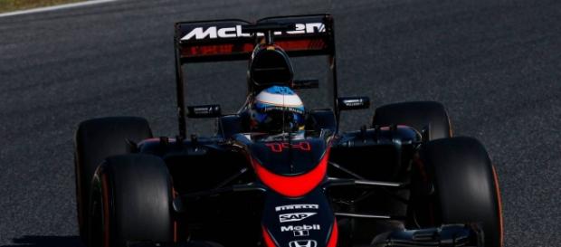 Fernando Alonso a bordo de su Mclaren Fernando Alonso a bordo de su Mclaren