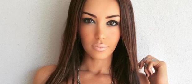 Nabilla heureuse et drôle sur Snapchat Nabilla heureuse et drôle sur Snapchat