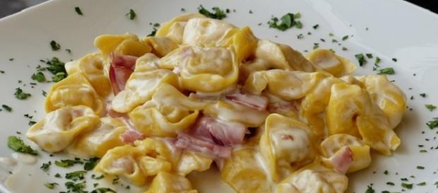Pastas con salsa de crema y jamón Pastas con salsa de crema y jamón