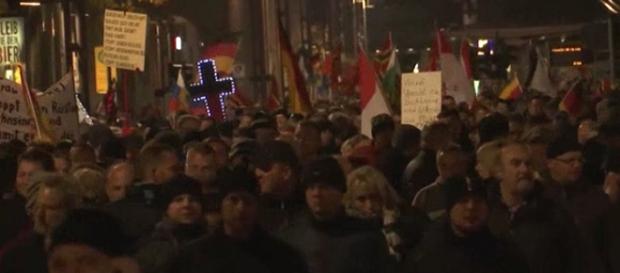 Pegida-Demo am 19. Oktober in Dresden Pegida-Demo am 19. Oktober in Dresden
