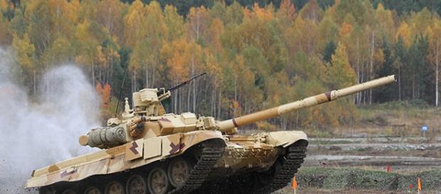 Tanque ruso operativo en guerra Tanque ruso operativo en guerra