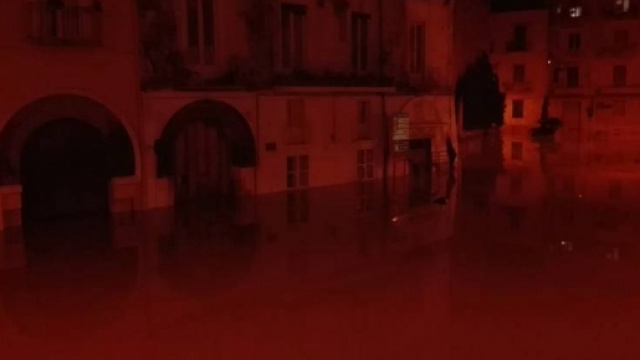 La città di Capua sommersa dal fiume Volturno