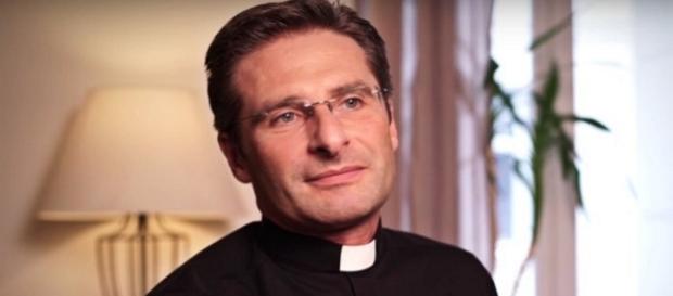 La coraggiosa confessione del prete omosessuale La coraggiosa confessione del prete omosessuale