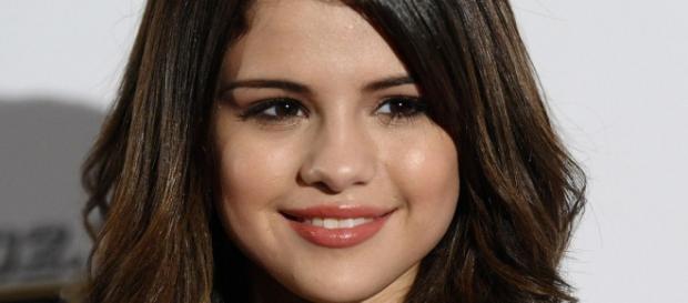 Selena Gomez está uma pessoa diferente. Selena Gomez está uma pessoa diferente.