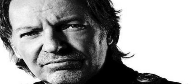 Vasco Rossi e la censura di un suo video. Vasco Rossi e la censura di un suo video.