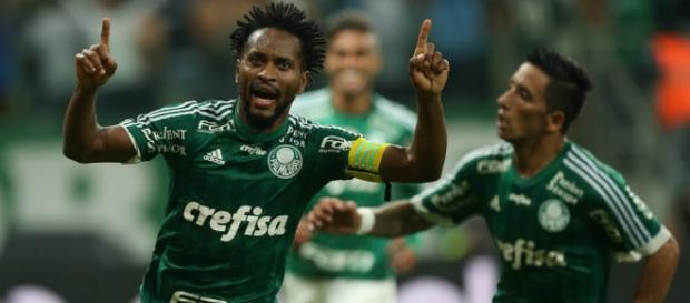Zé Roberto comemora o segundo gol do Palmeiras. Zé Roberto comemora o segundo gol do Palmeiras.