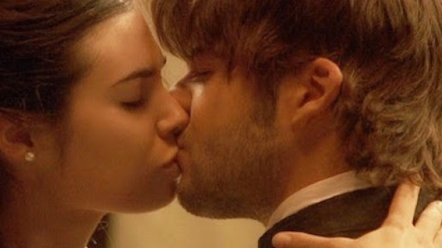 Maria bacia il suo amato Gonzalo