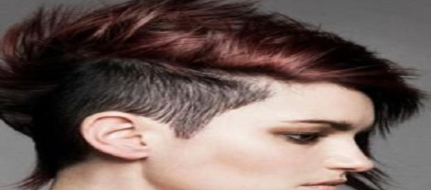 El corte mohawk, es muy estiloso El corte mohawk, es muy estiloso