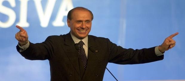 Per Berlusconi Grillo è come Hitler Per Berlusconi Grillo è come Hitler