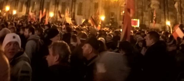 Was für eine Kulisse für Pegida! Was für eine Kulisse für Pegida!