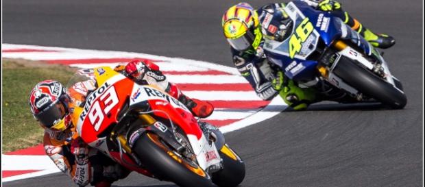Marquez y Rossi en un lance de carrera Marquez y Rossi en un lance de carrera