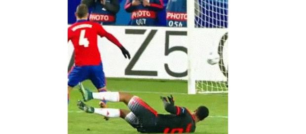 Martial scores United's equaliser Martial scores United's equaliser