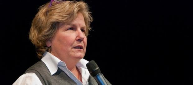 New "QI" host is Women of the Year president New "QI" host is Women of the Year president