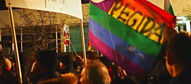 Protest al oranizaţiei PEGIDA cotra refugiaţilor Protest al oranizaţiei PEGIDA cotra refugiaţilor