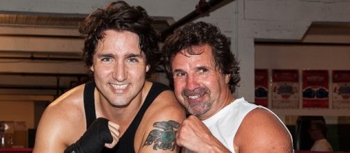 Trudeau, a sinistra, in versione pugile