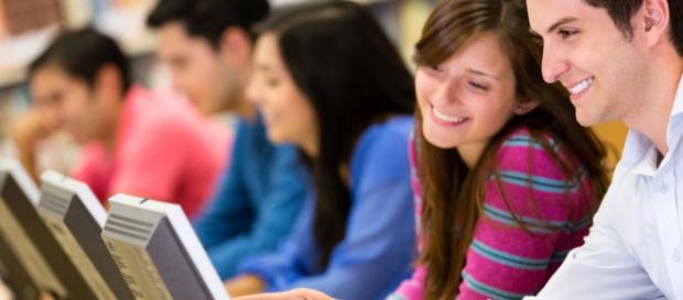 Inscrições devem ser realizadas pela internet. Inscrições devem ser realizadas pela internet.