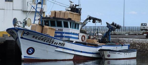 Pesqueiro encalhou a 3 milhas de Sesimbra Pesqueiro encalhou a 3 milhas de Sesimbra