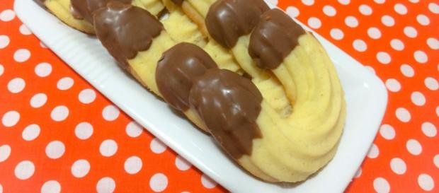 Biscotti di frolla al cioccolato fondente Biscotti di frolla al cioccolato fondente