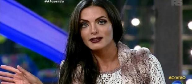 Carla Prata dança e é eliminada de 'A Fazenda' Carla Prata dança e é eliminada de 'A Fazenda'