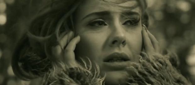 La cantante Adele en el videoclip 'Hello' La cantante Adele en el videoclip 'Hello'