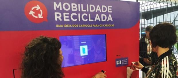 Máquina troca lixo reciclável por passagens no Rio Máquina troca lixo reciclável por passagens no Rio