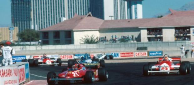 Monoplazas de F1 en el circuito de las vegas Monoplazas de F1 en el circuito de las vegas