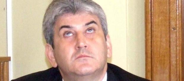 Pe Oprea l-a durut la caschetă de subalternul său Pe Oprea l-a durut la caschetă de subalternul său