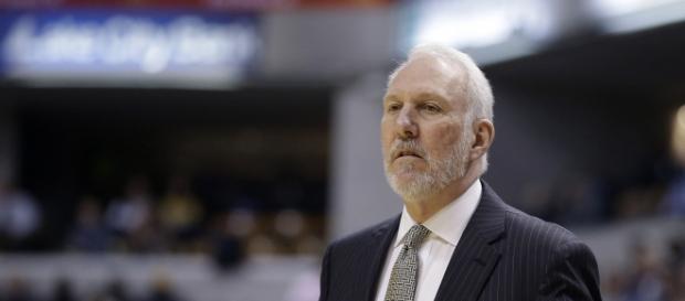 Popovich dirigiendo un partido de los Spurs. Popovich dirigiendo un partido de los Spurs.