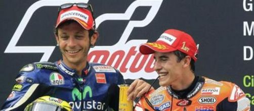 Durissimo scontro fra Rossi e Marquez