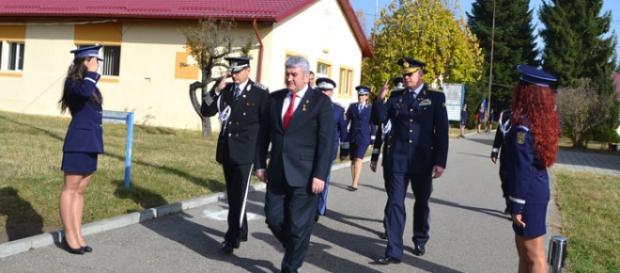Gabriel Oprea este simbolul interesului național Gabriel Oprea este simbolul interesului național