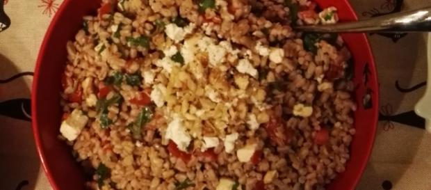 Insalata farro, rucola, feta e noci Insalata farro, rucola, feta e noci