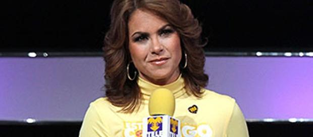 Lucero chega ao Brasil para o Teleton no SBT Lucero chega ao Brasil para o Teleton no SBT