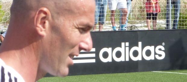 Zidane en un entrenamiento en Valdebebas Zidane en un entrenamiento en Valdebebas
