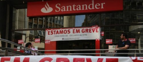 Bancários aceitam proposta de reajuste de 10%.