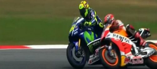 Video e reazioni sull'incidente Rossi-Marquez