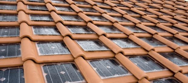 Exemplo de cobertura com "telhas solares" Exemplo de cobertura com "telhas solares"