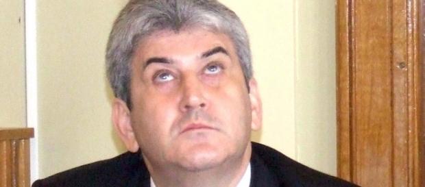Gabriel Oprea așteaptă o salvare! Gabriel Oprea așteaptă o salvare!