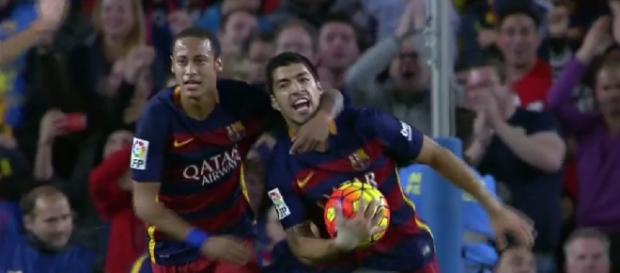 Neymar y Suárez celebran el segundo gol Neymar y Suárez celebran el segundo gol