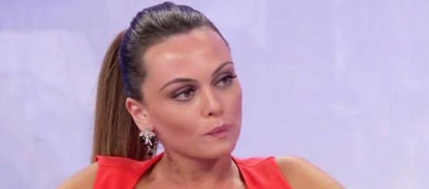 Silvia Raffaelelascia il trono? Silvia Raffaelelascia il trono?