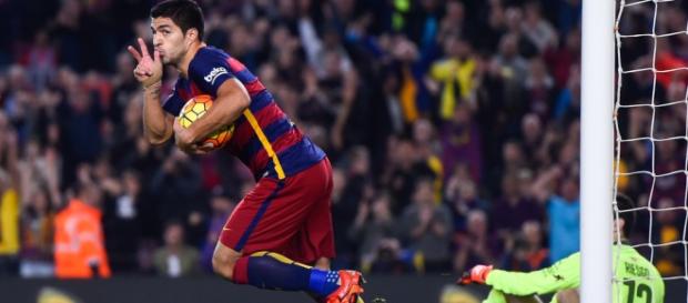 Suárez hace un hat-trick y salva al Barça. Suárez hace un hat-trick y salva al Barça.