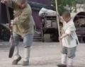 Nuevo video: Jackie Chan aprende de un niño
