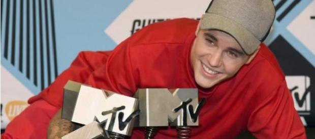 Justin Bieber arrecadou seis prémios de sete. Justin Bieber arrecadou seis prémios de sete.