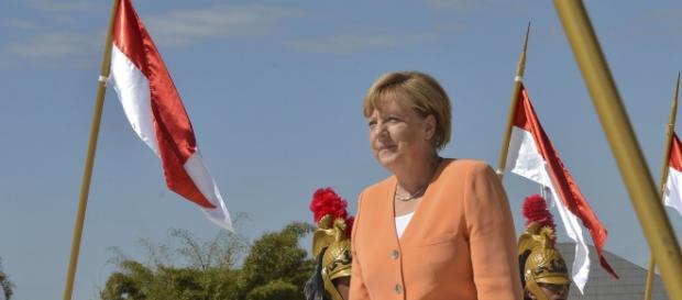 Kanclerz Merkel jest krytykowana przez parlament. Kanclerz Merkel jest krytykowana przez parlament.