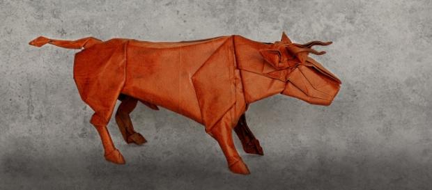 Origami de un toro, de la familia de los bóvinos. Origami de un toro, de la familia de los bóvinos.