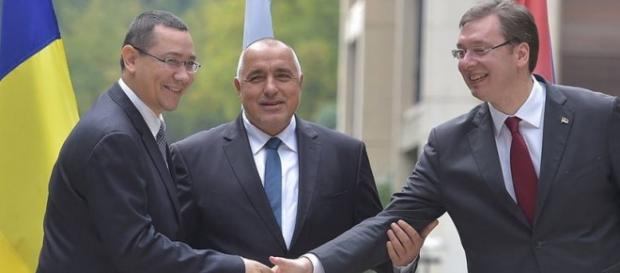Victor Ponta la Sofia cu premierul bulgar şi sârb Victor Ponta la Sofia cu premierul bulgar şi sârb