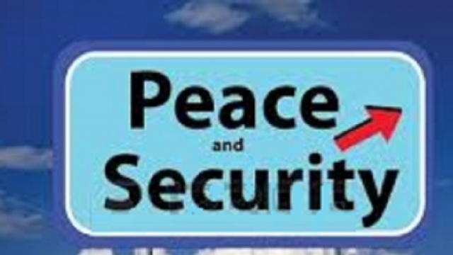 Segnale con la scritta "Pace e Sicurezza"