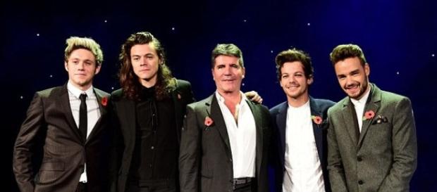 Banda homenageou produtor musical Simon Cowell Banda homenageou produtor musical Simon Cowell