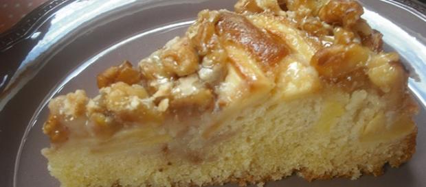 Bizcocho de manzana con almendras y nueces Bizcocho de manzana con almendras y nueces